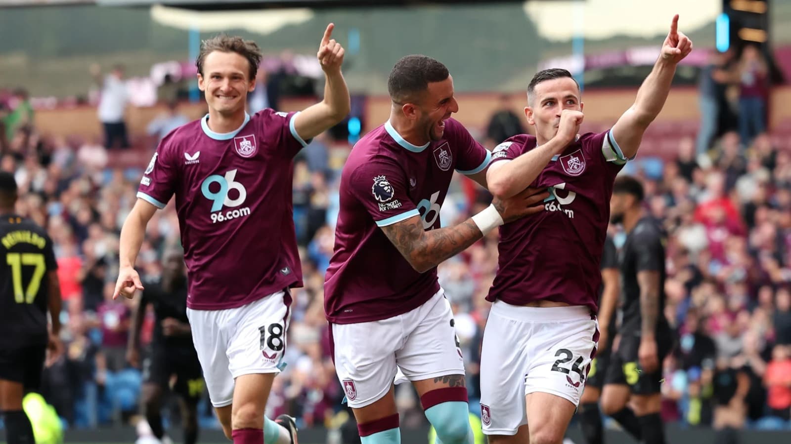 Burnley anuncia Michael Jackson como treinador interino após rebaixamento