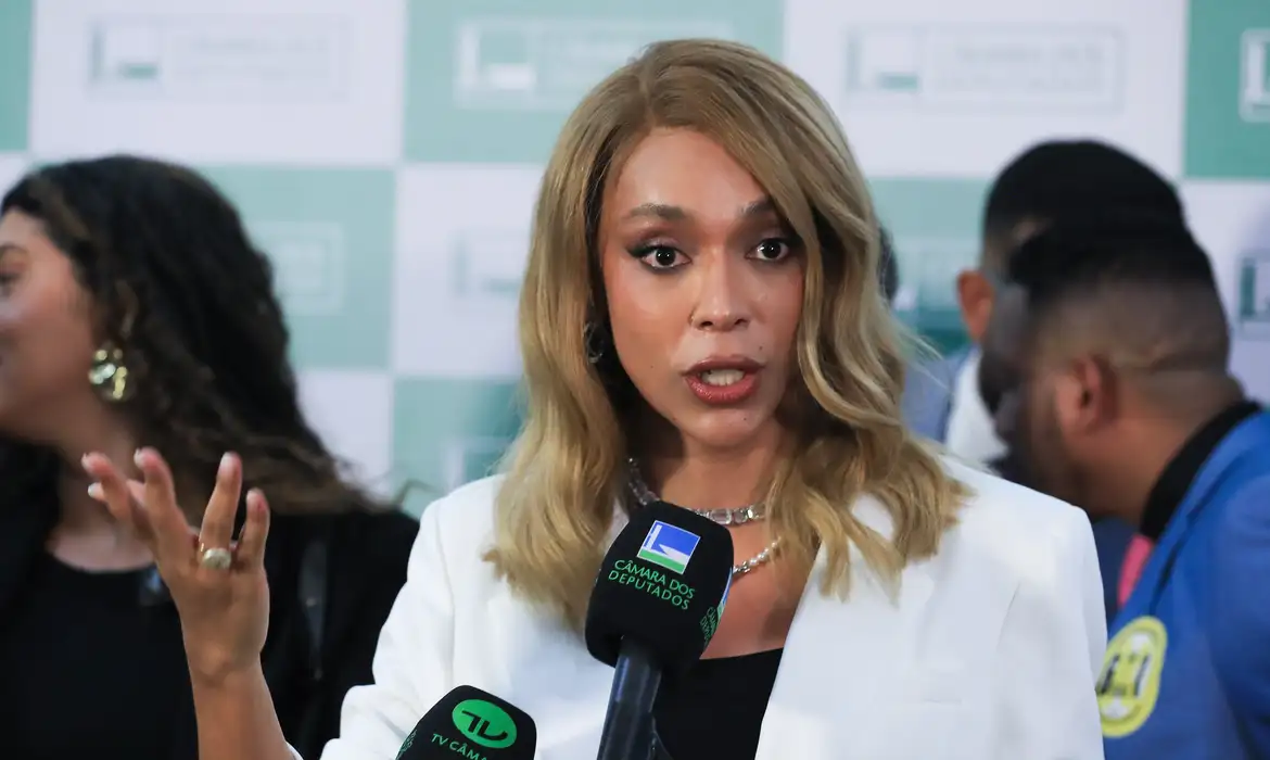 Erika Hilton convoca protestos após Congresso derrubar veto de Lula à Lei da Dosimetria