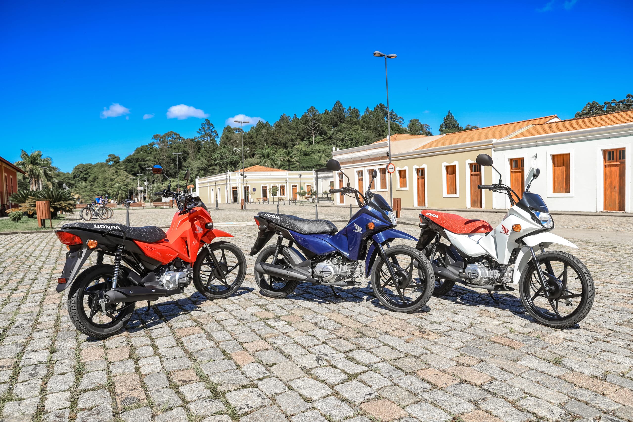 Honda Pop 110i ES 2027 chega ao Brasil com freio no punho e rodas de liga leve