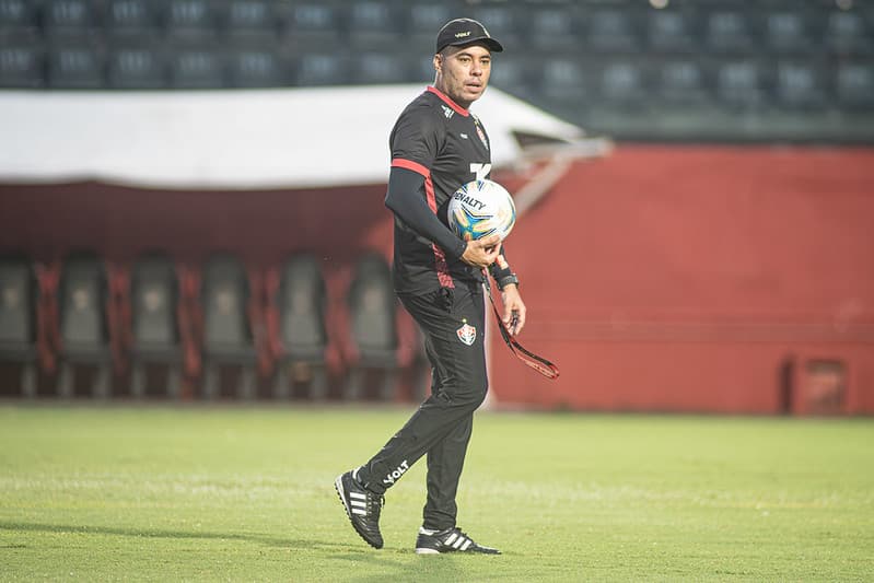 Vitória enfrenta Coritiba no Barradão pelo Brasileirão neste sábado