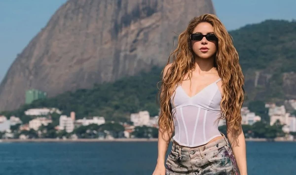 Shakira faz maior show da carreira em Copacabana neste sábado