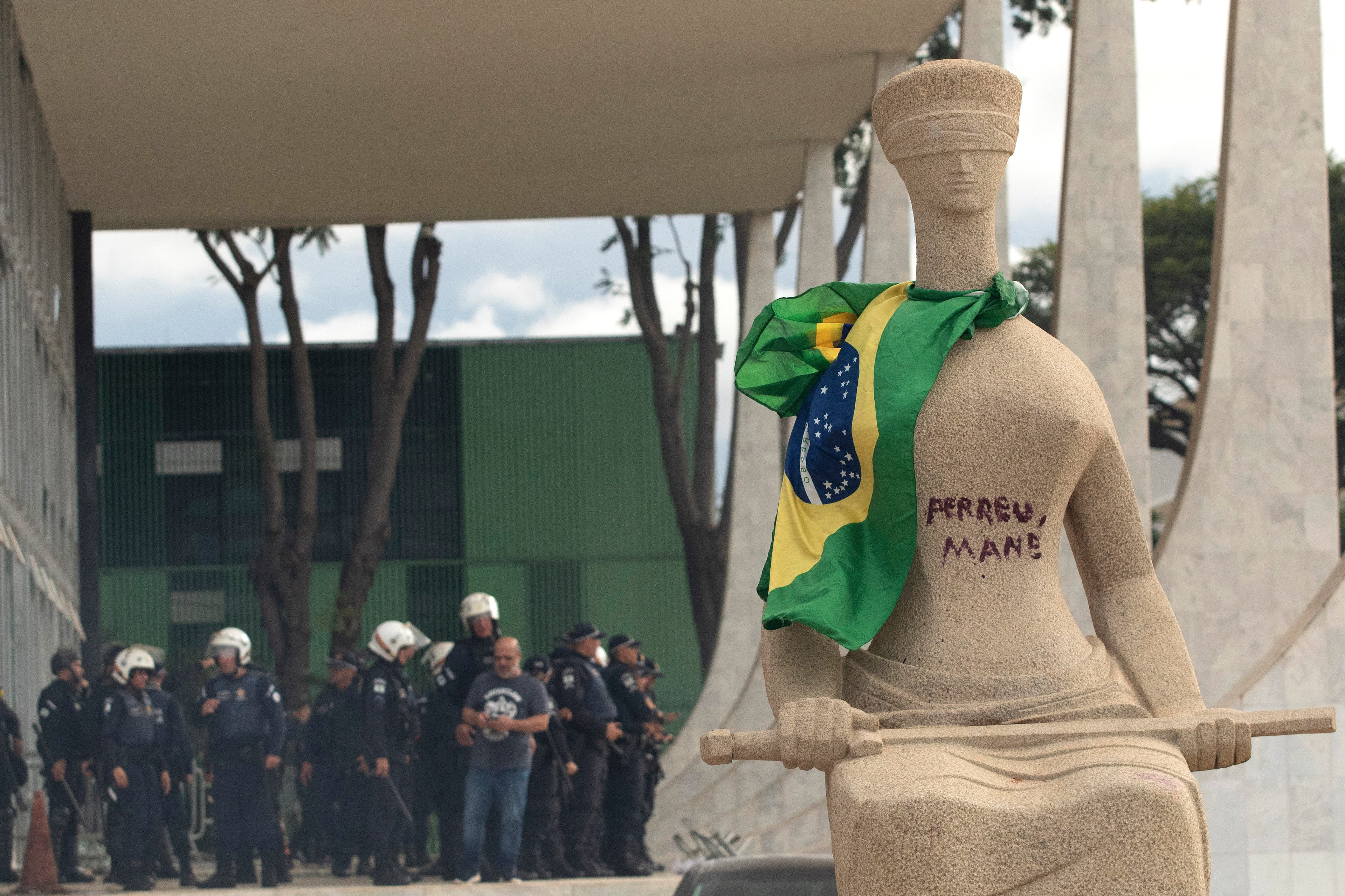 Débora do Batom: defesa pede redução de pena ao STF após veto do PL da Dosimetria