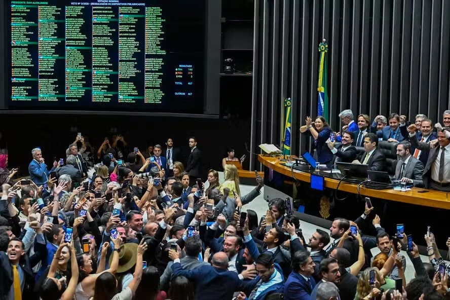 Lei da Dosimetria: deputada aciona OEA após Congresso derrubar veto de Lula