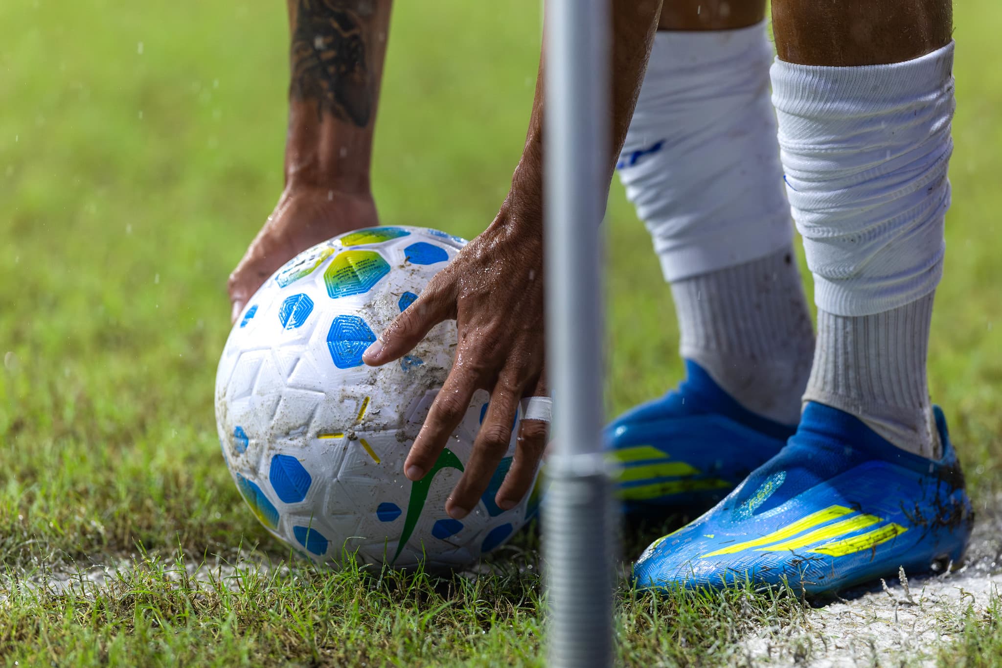 Futebol hoje: domingo tem Brasileirão e clássico inglês; veja onde assistir