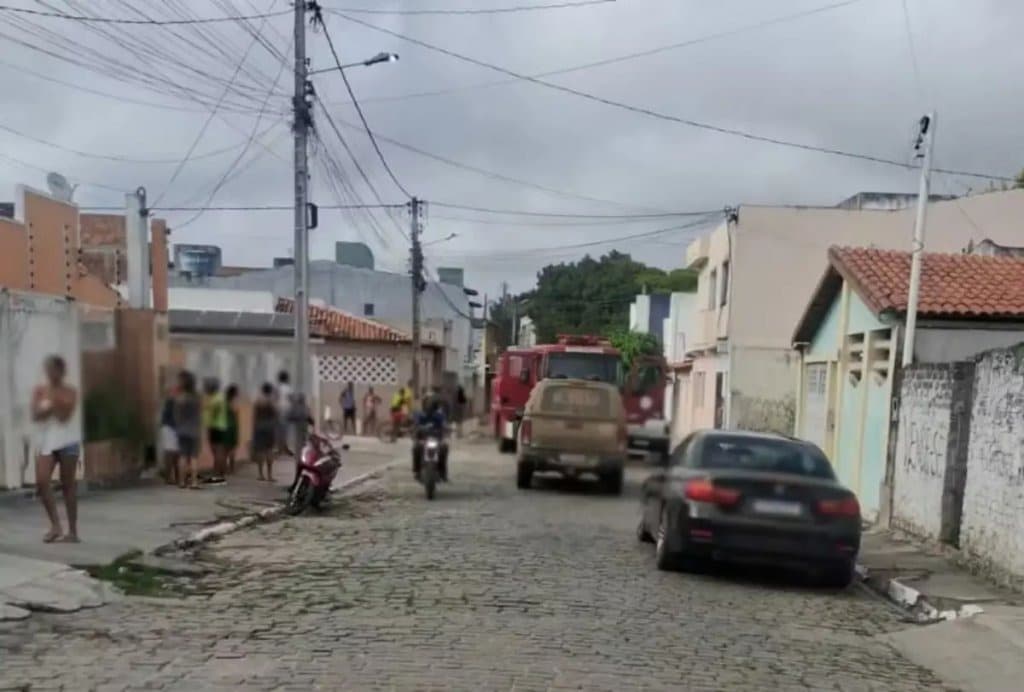 Mãe de crianças mortas em incêndio em Serrinha é presa; veja possíveis punições