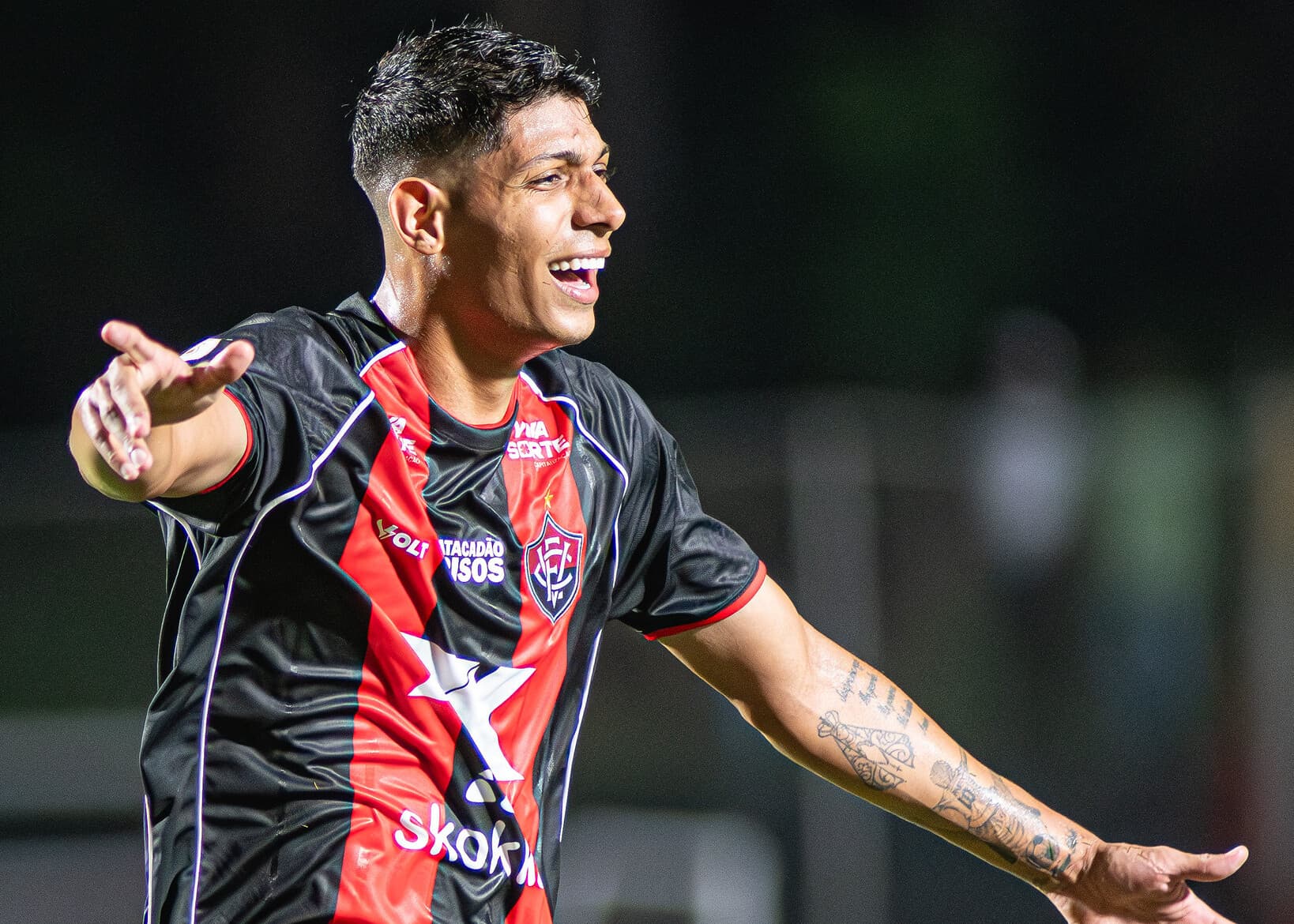 Vitória tem dois jogadores na seleção da rodada do Brasileirão após goleada