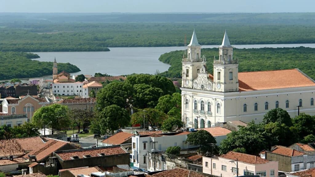 João Pessoa se destaca no turismo do Nordeste com praias e preços acessíveis