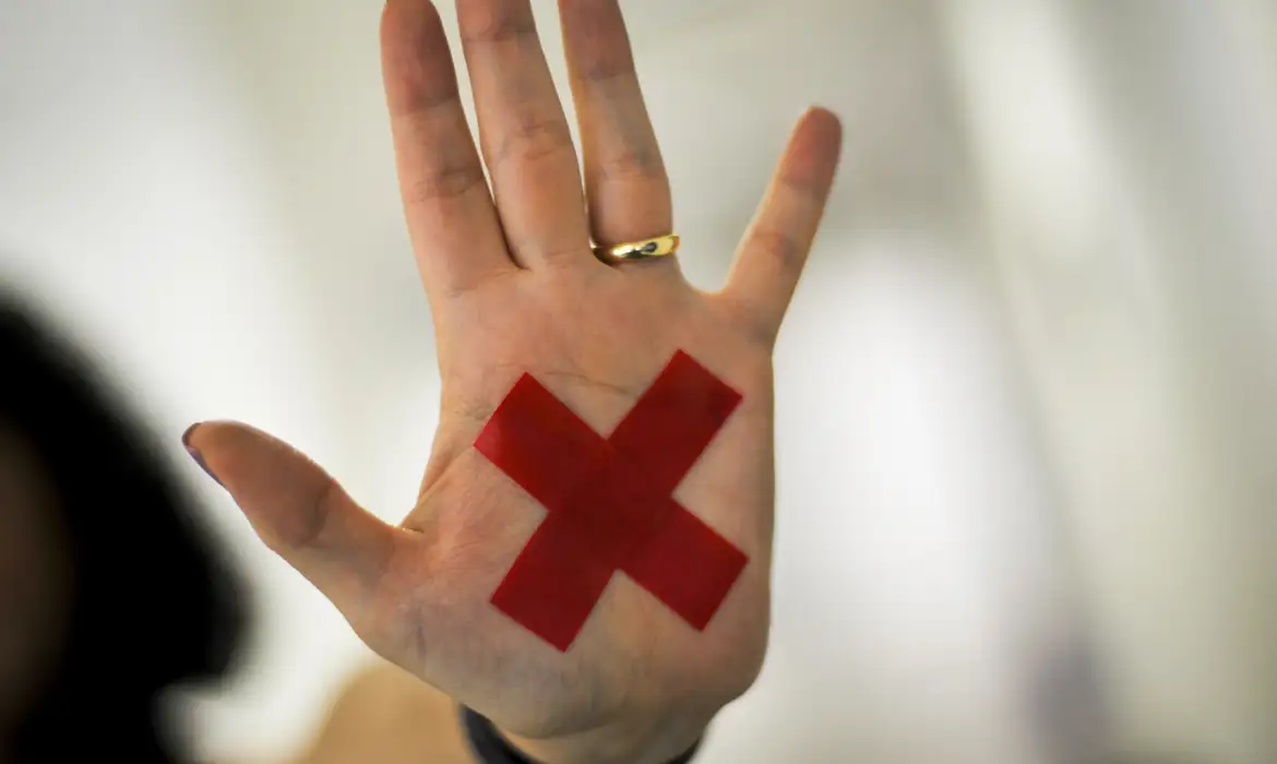 Violência doméstica afeta trabalho de mulheres na Bahia e gera perda de renda