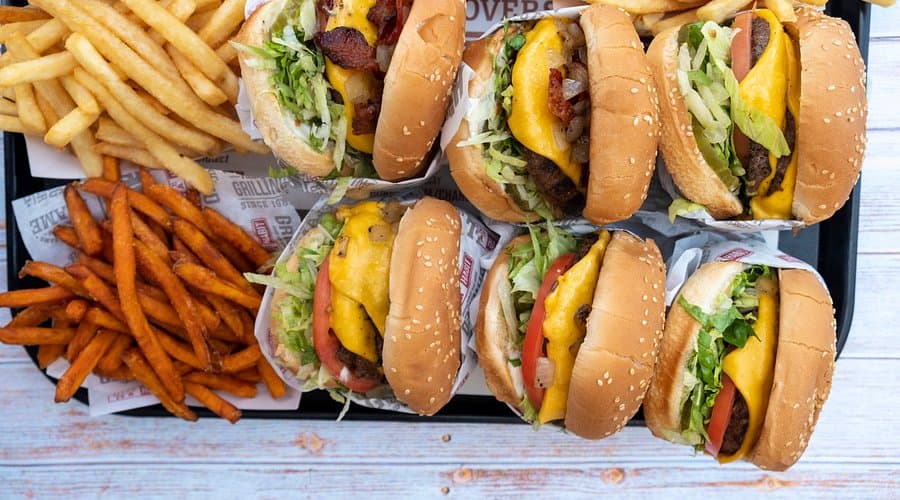 Habit Burger Grill fecha unidades nos EUA em movimento de reestruturação