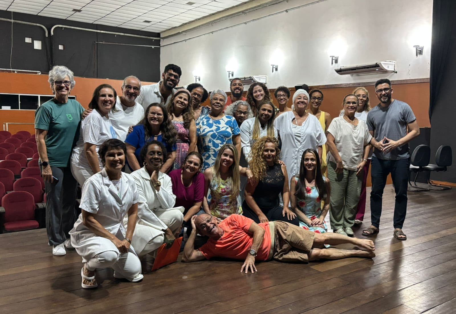 Espetáculo em Salvador explora luto e fé com histórias reais no Teatro da Cidade