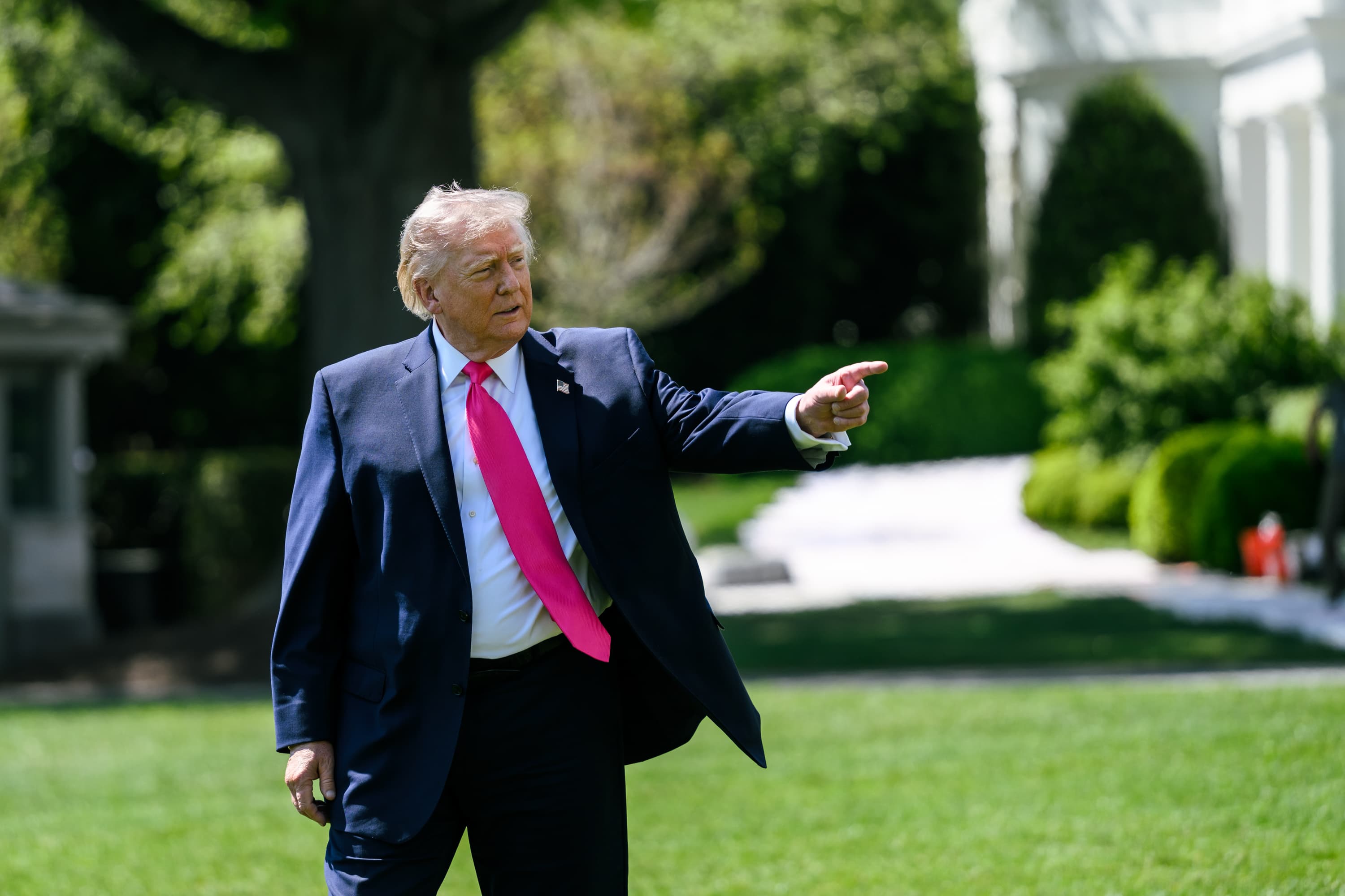 Trump critica Papa Leão XIV por postura sobre Irã e 'perigo' a católicos