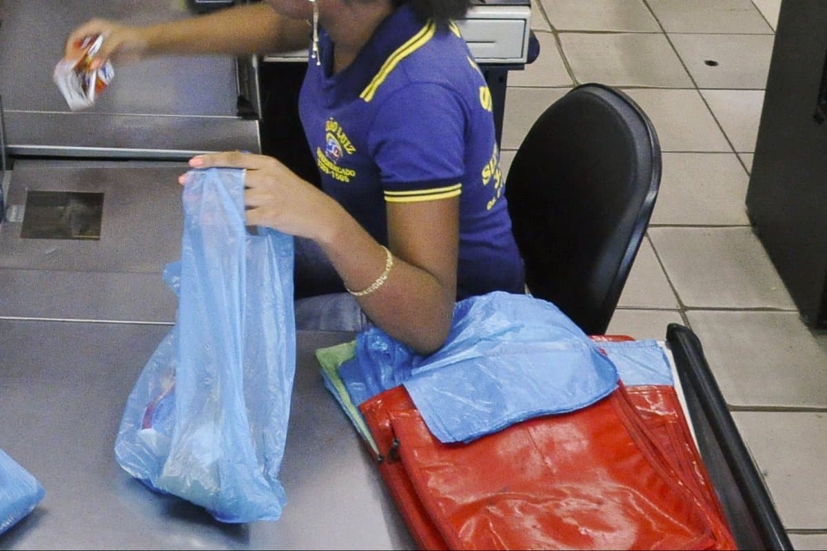 Assédio sexual no trabalho: operadora de caixa em Salvador recebe R$ 20 mil