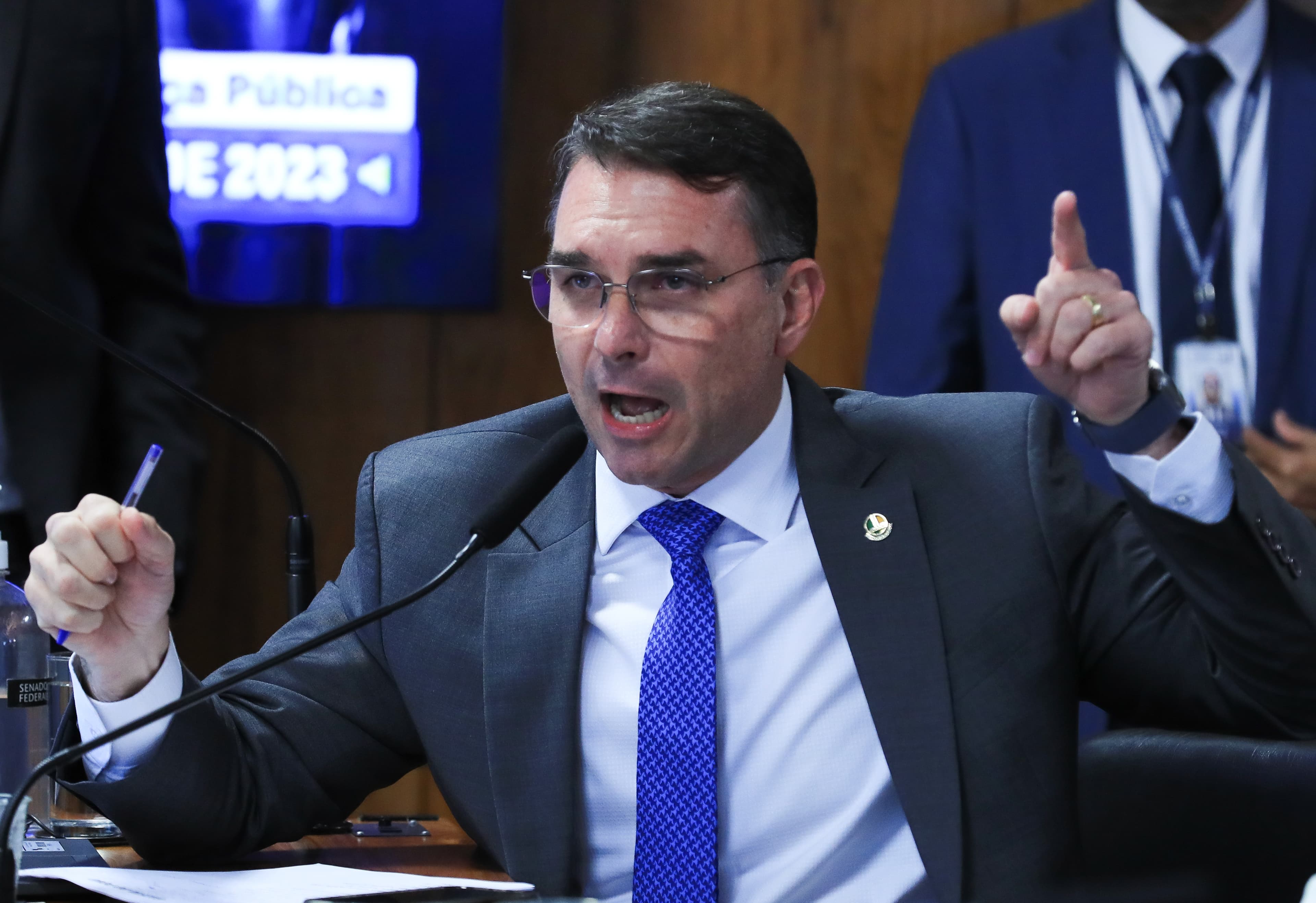 Flávio Bolsonaro defende CPI do Banco Master e cobra investigação 'sem blindagem'