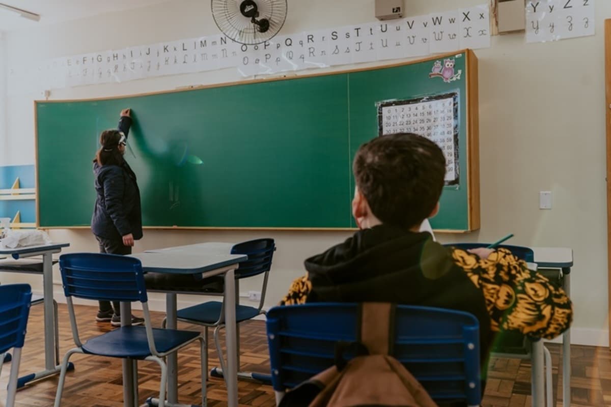 Salvador: Projeto de lei quer proibir linguagem neutra em escolas