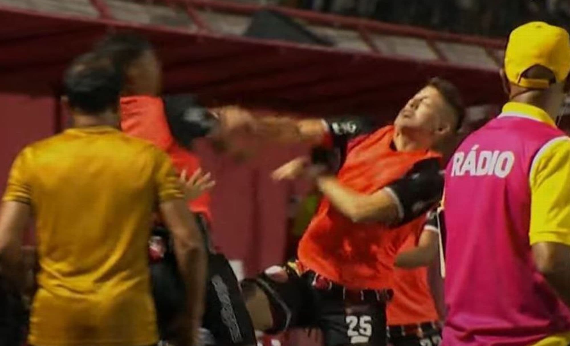 Brigas entre jogadores marcam histórico do futebol baiano