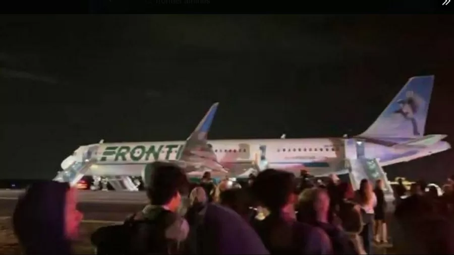 Avião atropela pedestre em pista de aeroporto nos EUA; vítima morre