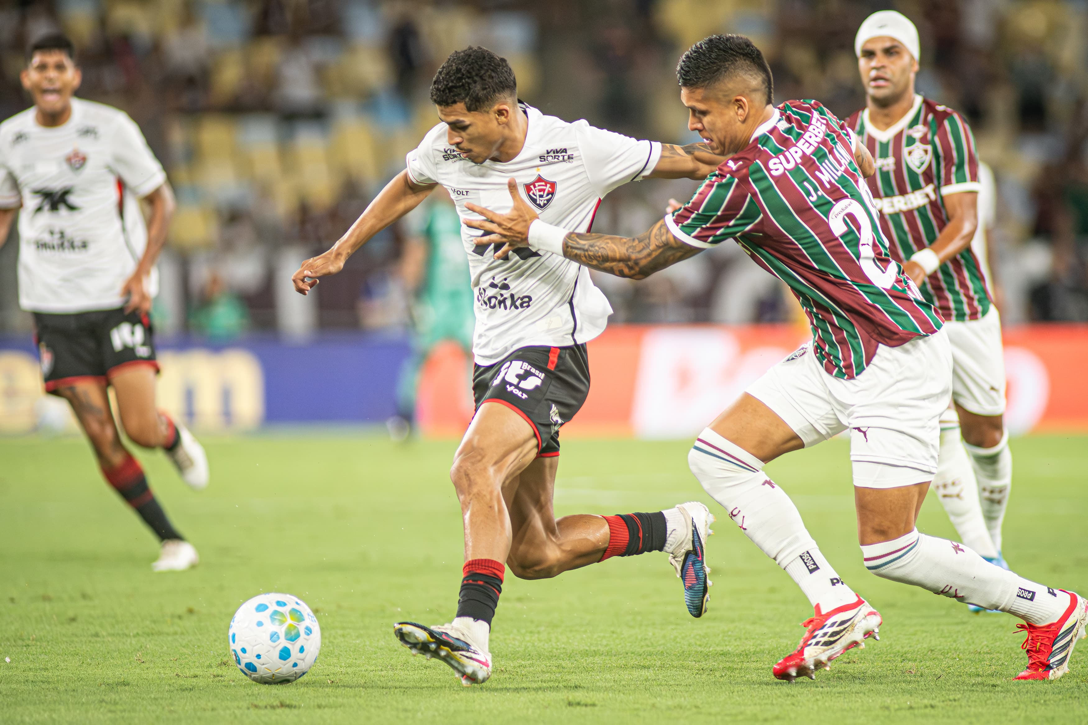 Vitória empata com o Fluminense por 2 a 2 no Maracanã pelo Brasileirão