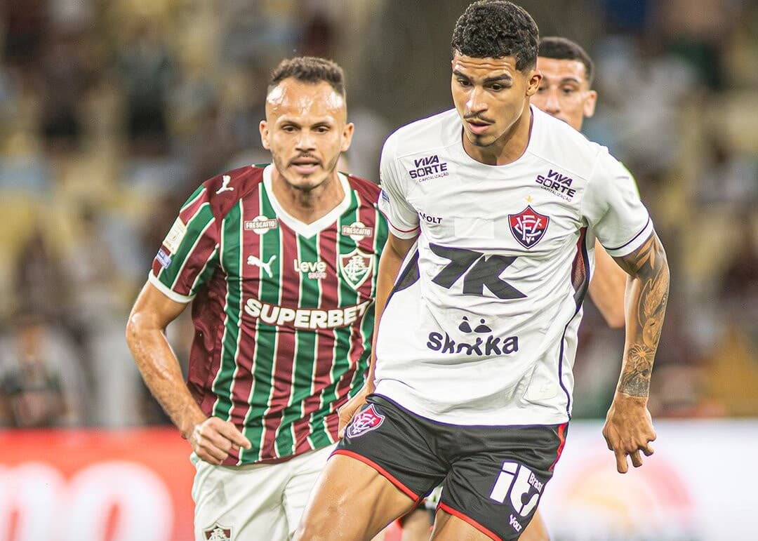 Renê critica gol sofrido no fim, mas valoriza empate do Vitória com Fluminense