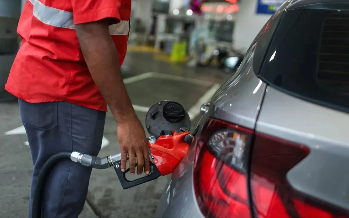 Gasolina E32 chega ao Brasil com 32% de etanol; veja o que muda para motoristas
