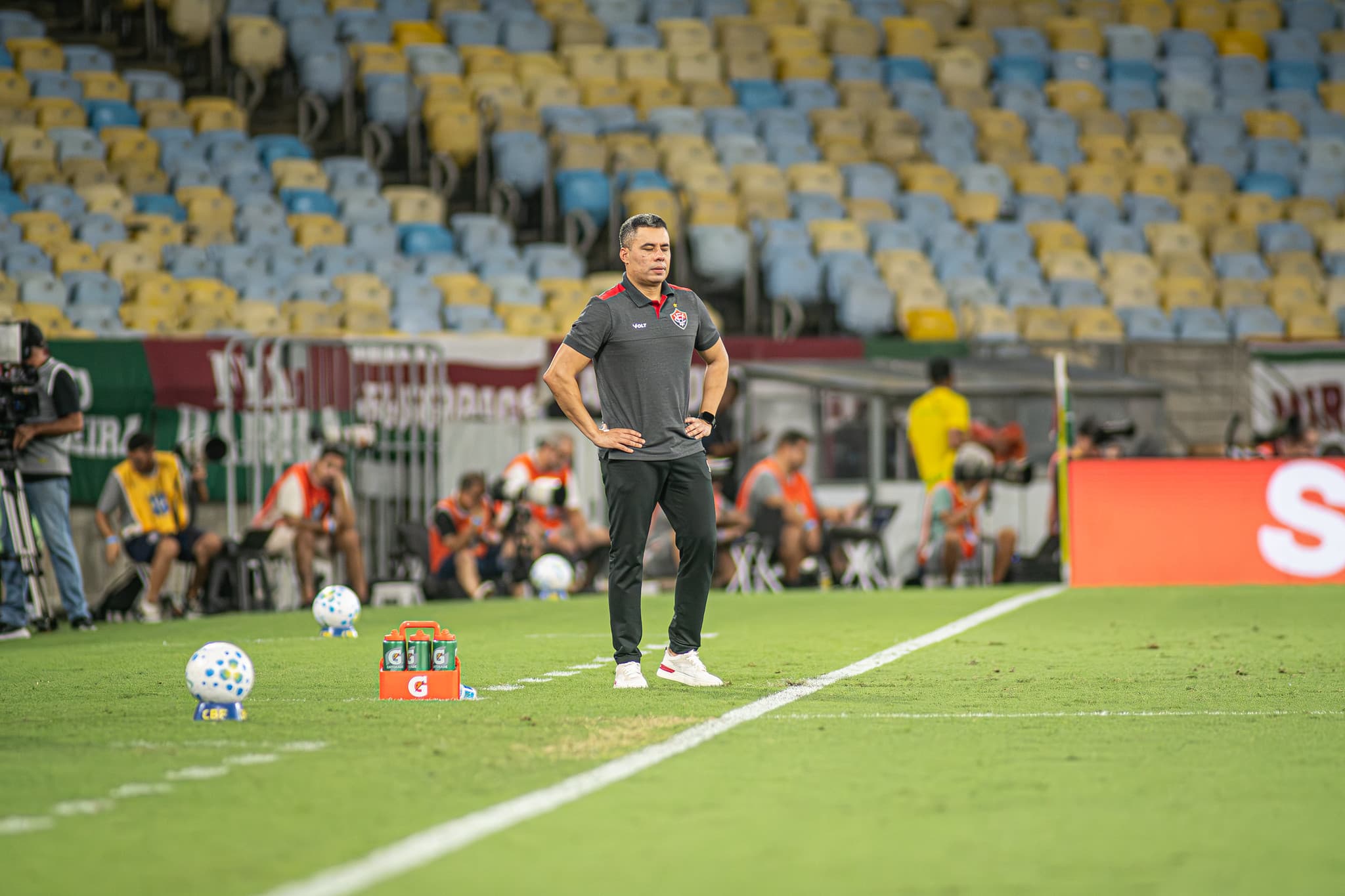 Jair Ventura, do Vitória, pede arbitragem justa para jogo contra o Flamengo