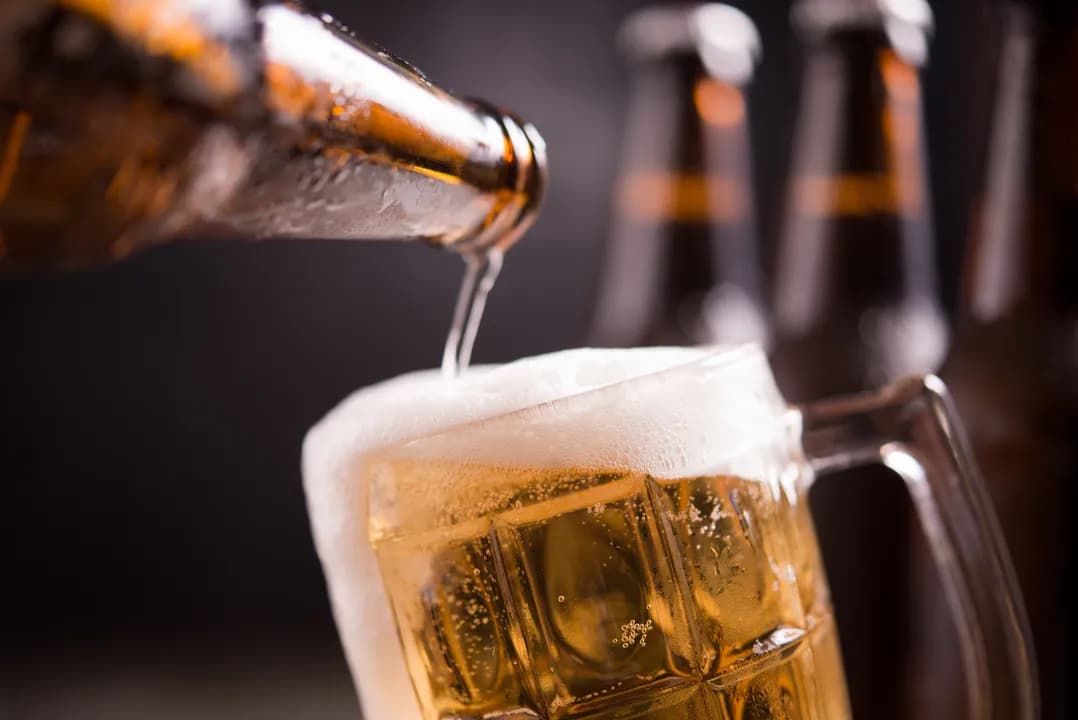 Cerveja pode causar dores nas articulações e fadiga, alertam especialistas