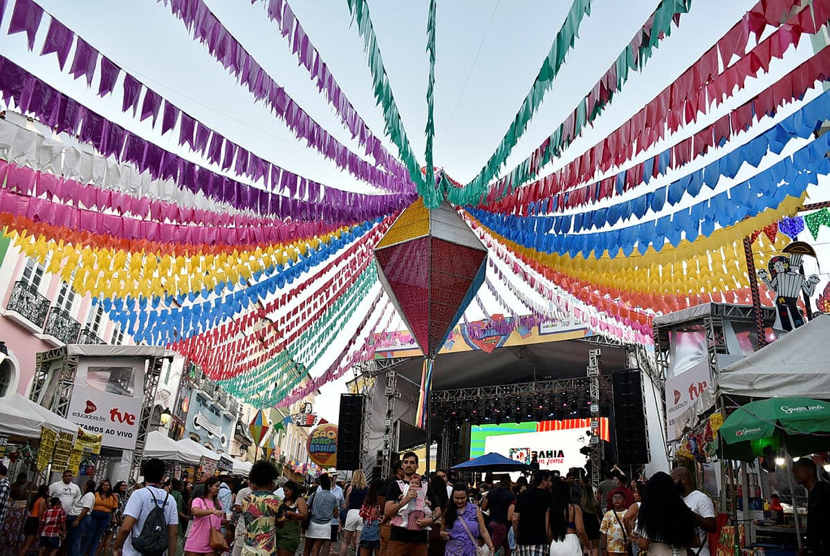 Bahia: Governo destina 25% das verbas juninas para atrações locais e forró tradicional
